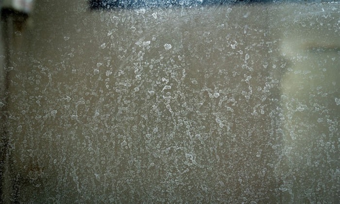 white-spots-on-fish-tank-glass